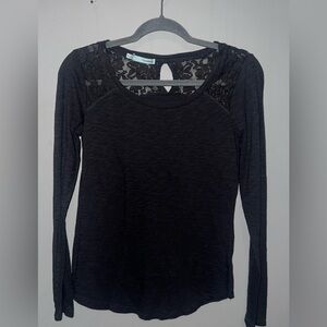 Maurice’s Gray Lace Shoulder Long Sleeve Top | Women’s Small